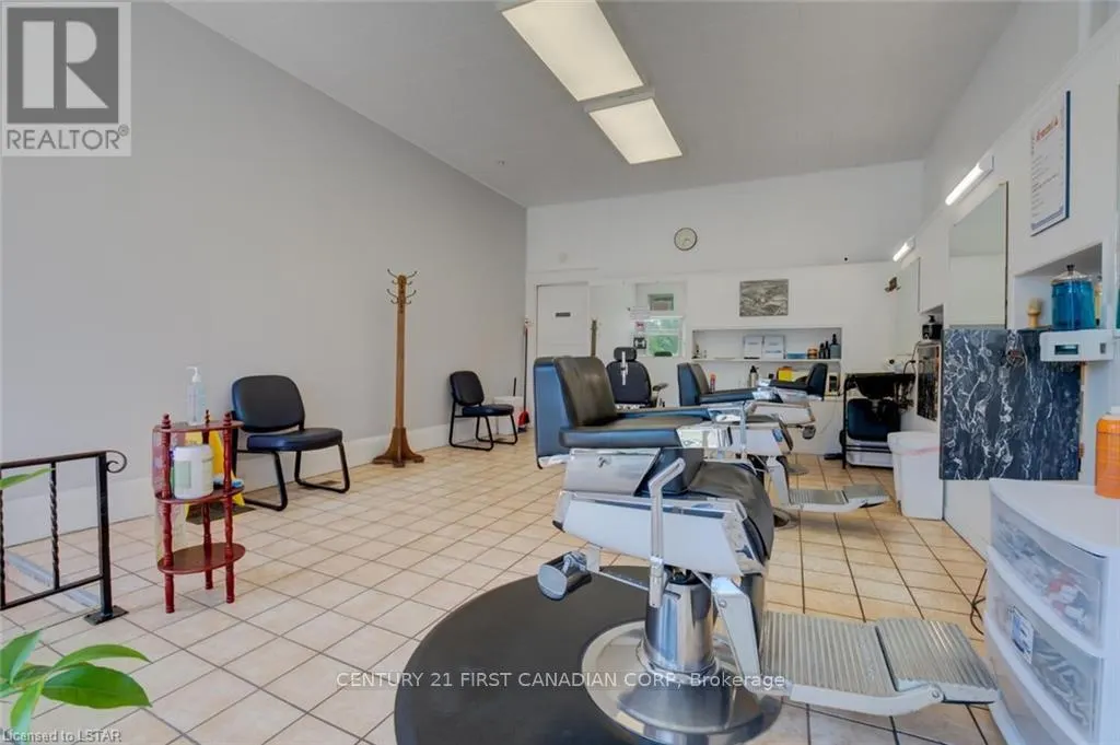 1066 DUNDAS STREET E