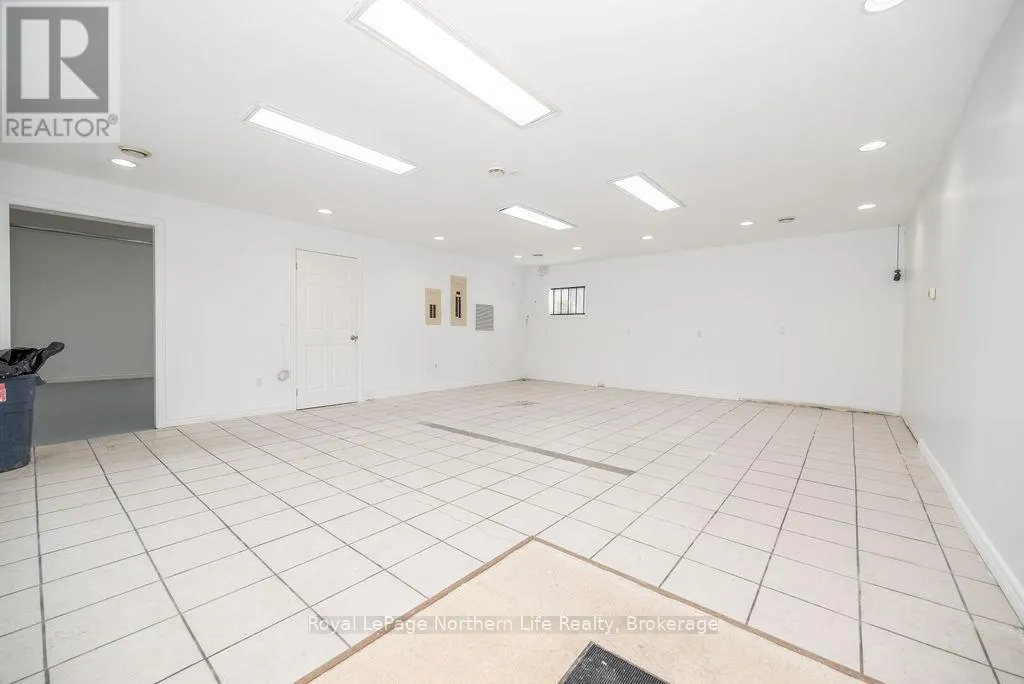 2427 PETAWAWA BOULEVARD