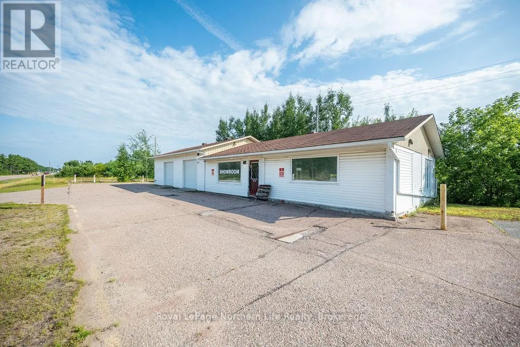 2427 PETAWAWA BOULEVARD