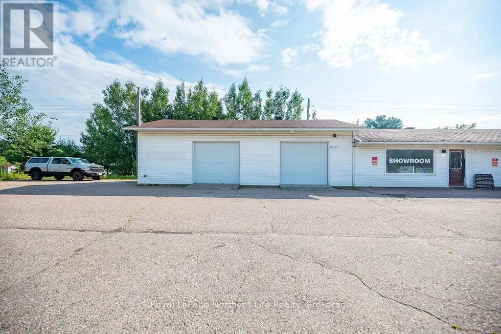 2427 PETAWAWA BOULEVARD