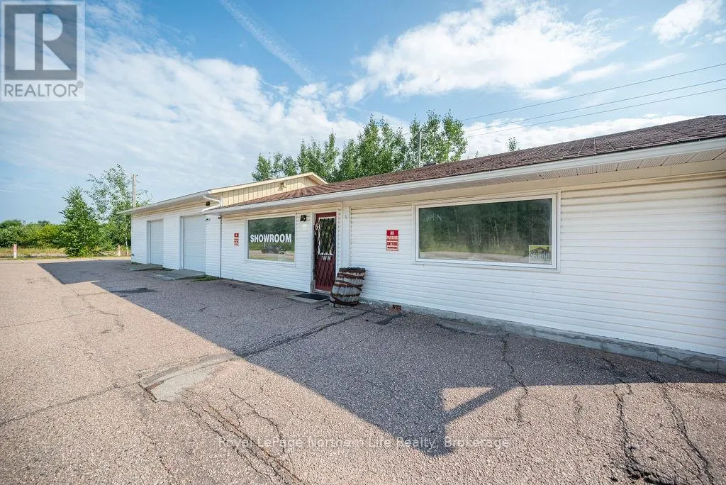 2427 PETAWAWA BOULEVARD