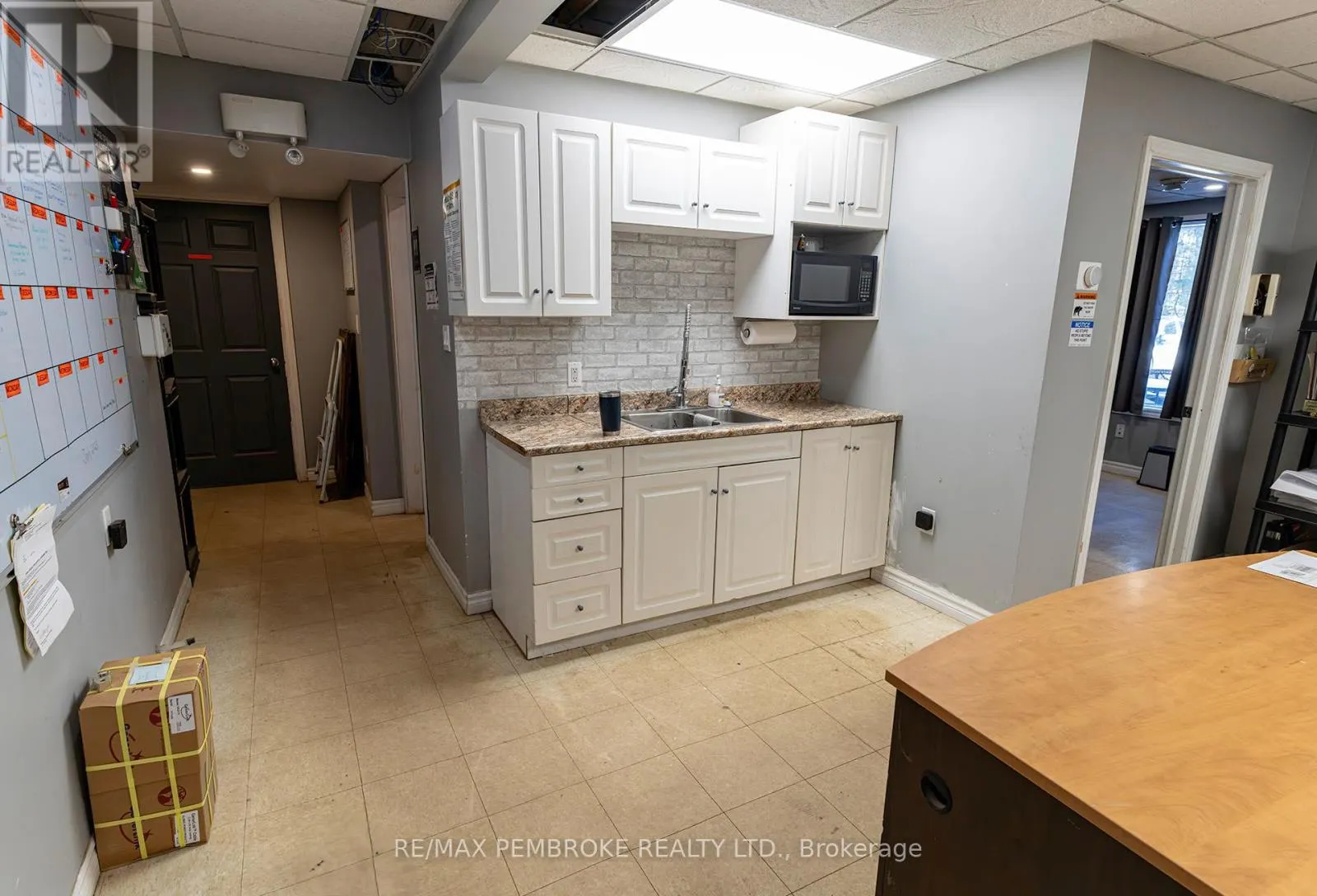 2551 PETAWAWA BOULEVARD