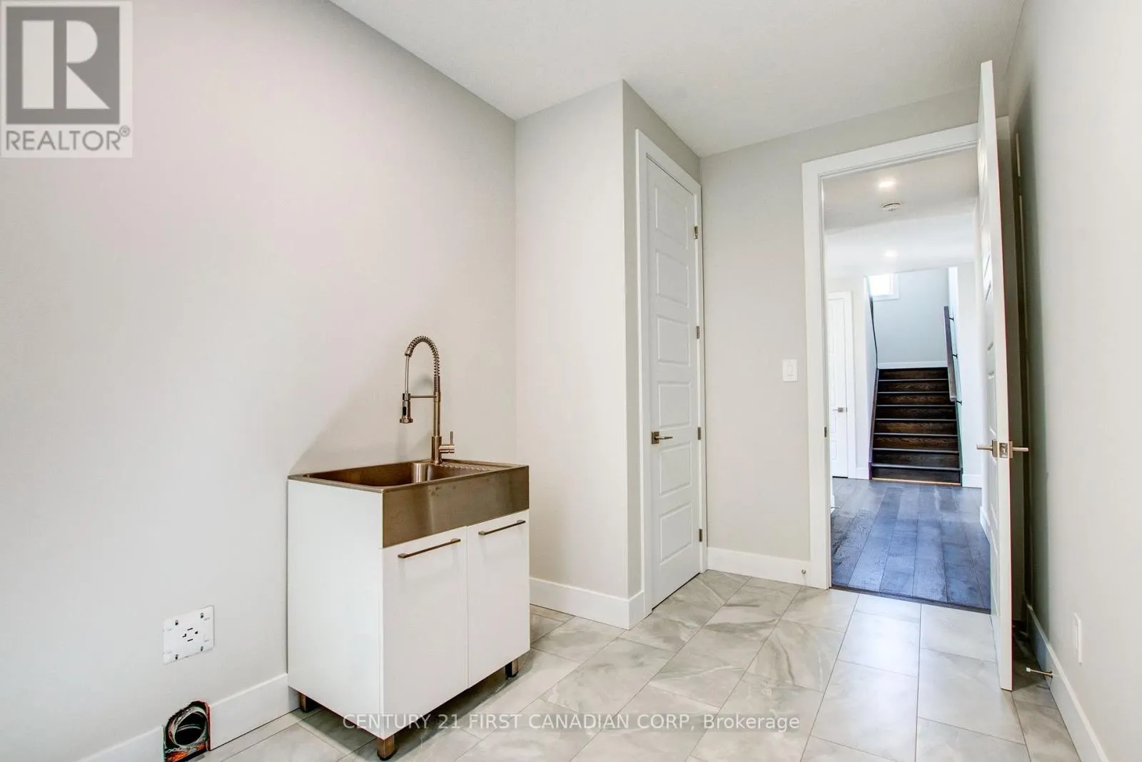 100 ASPEN CIRCLE