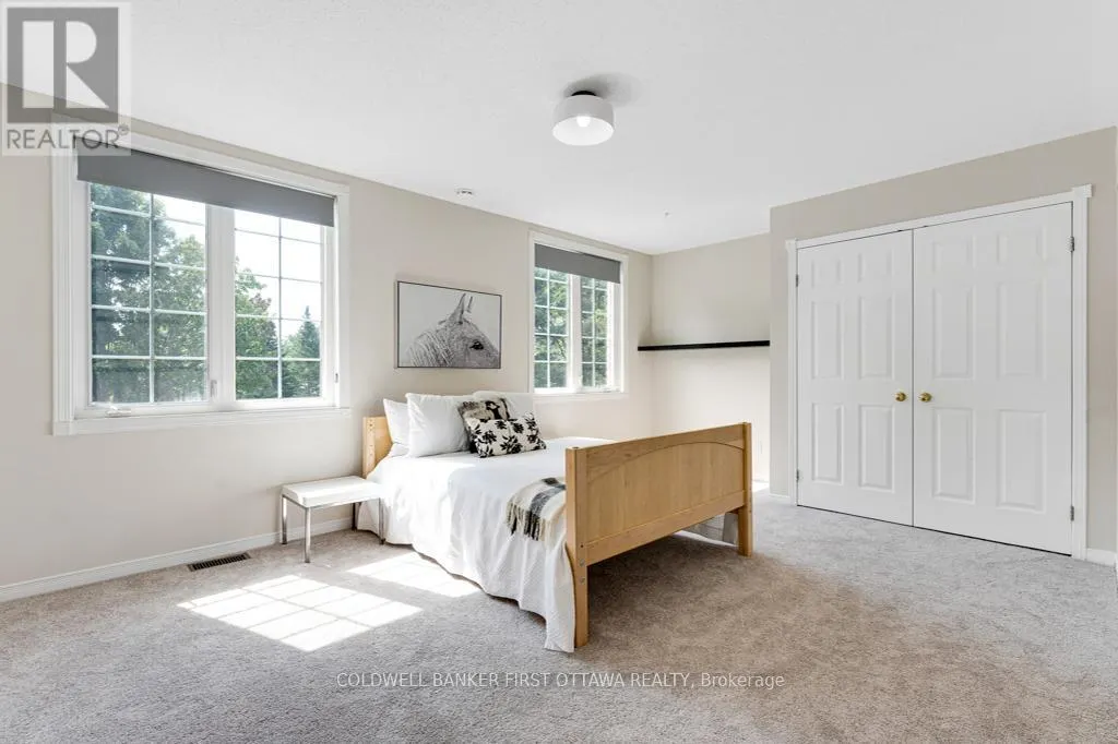 5525 PETTAPIECE CRESCENT