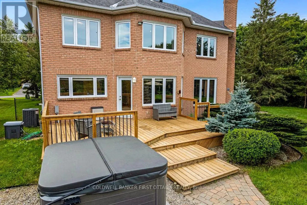 5525 PETTAPIECE CRESCENT