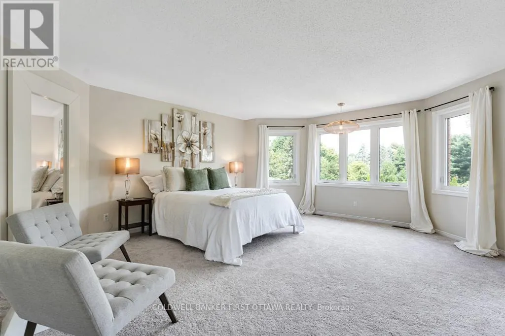 5525 PETTAPIECE CRESCENT