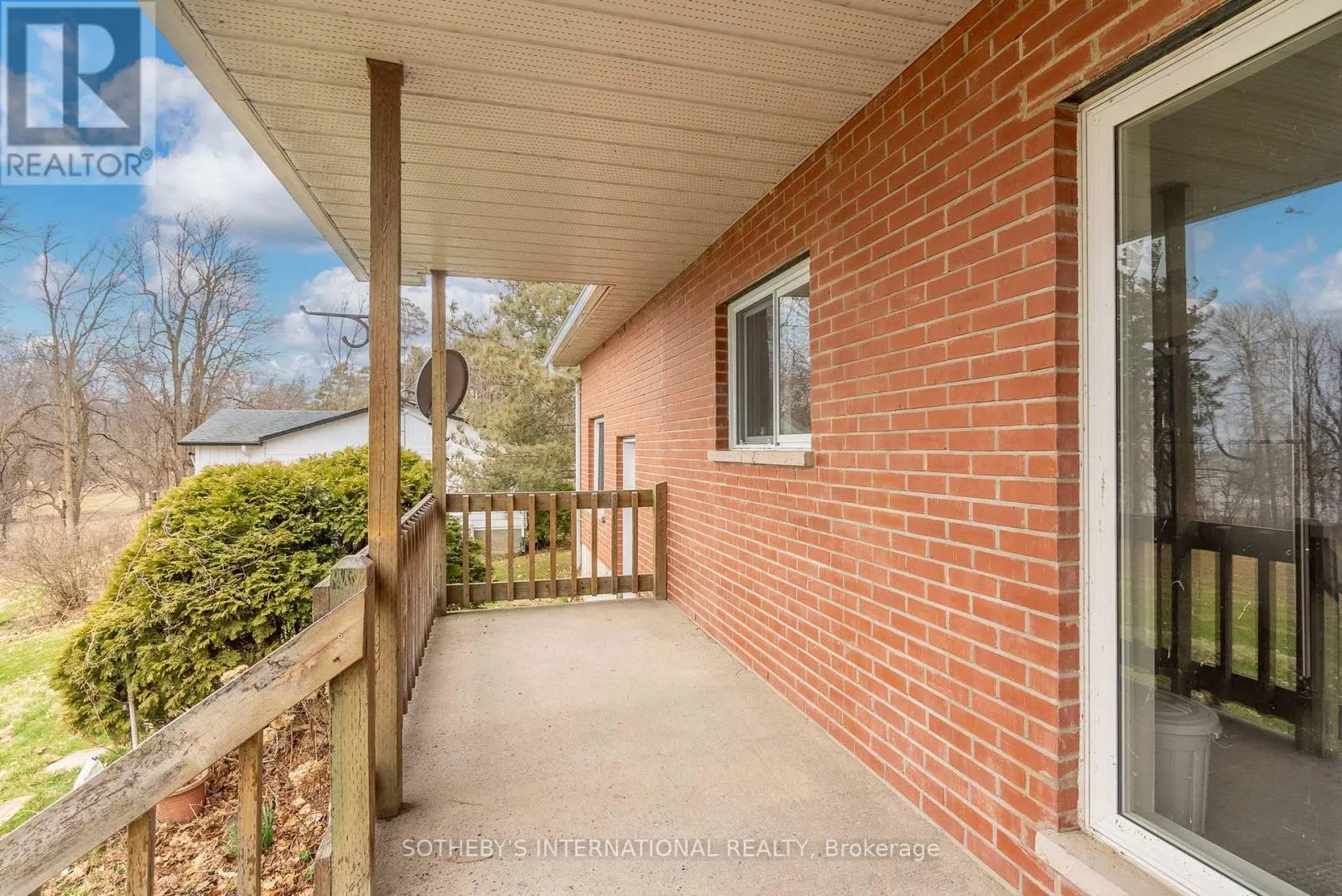 20820 SOUTH SERVICE ROAD