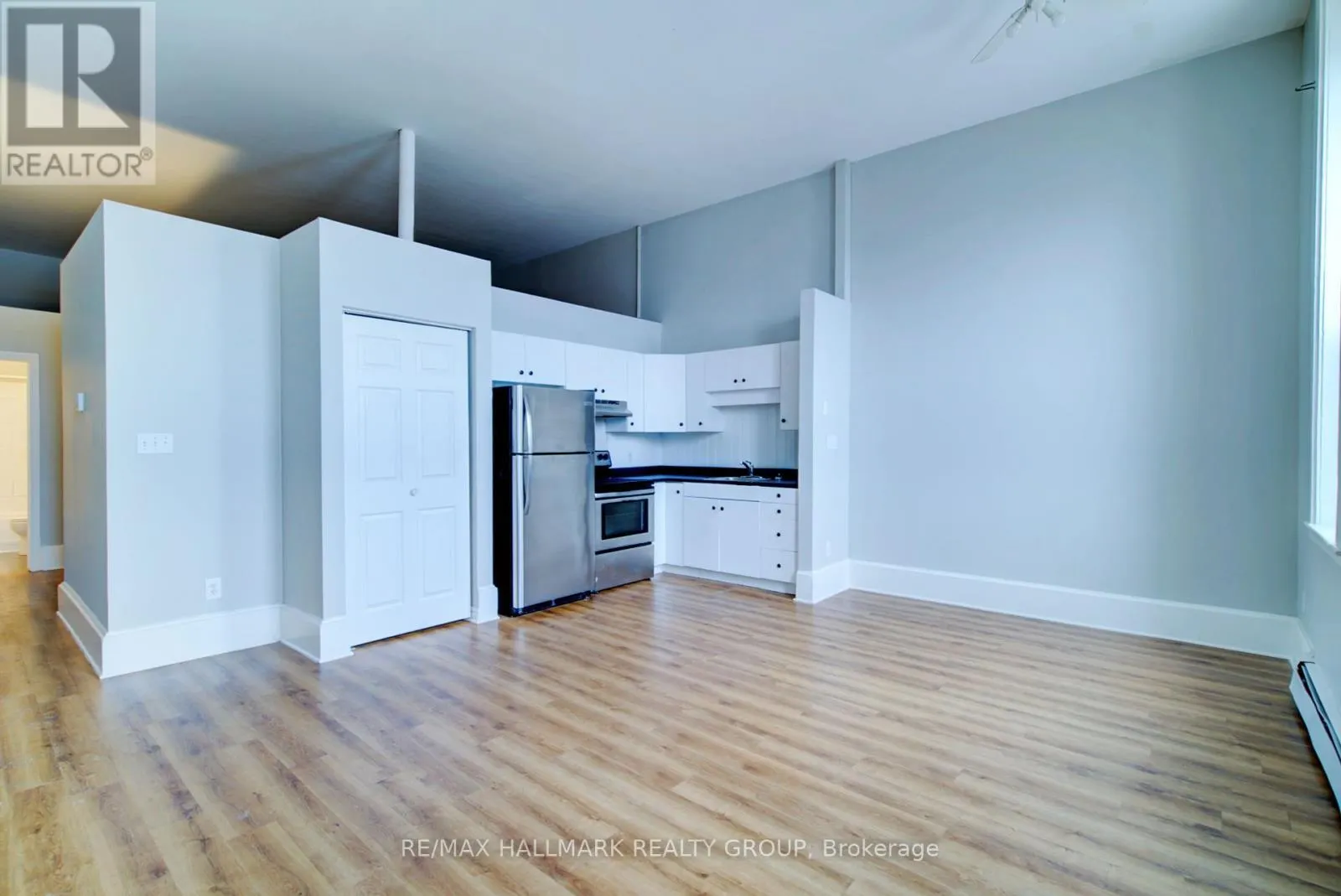 192 KING STREET W