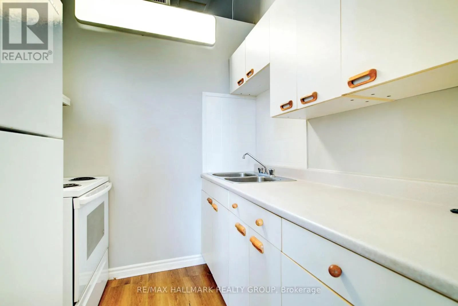 192 KING STREET W