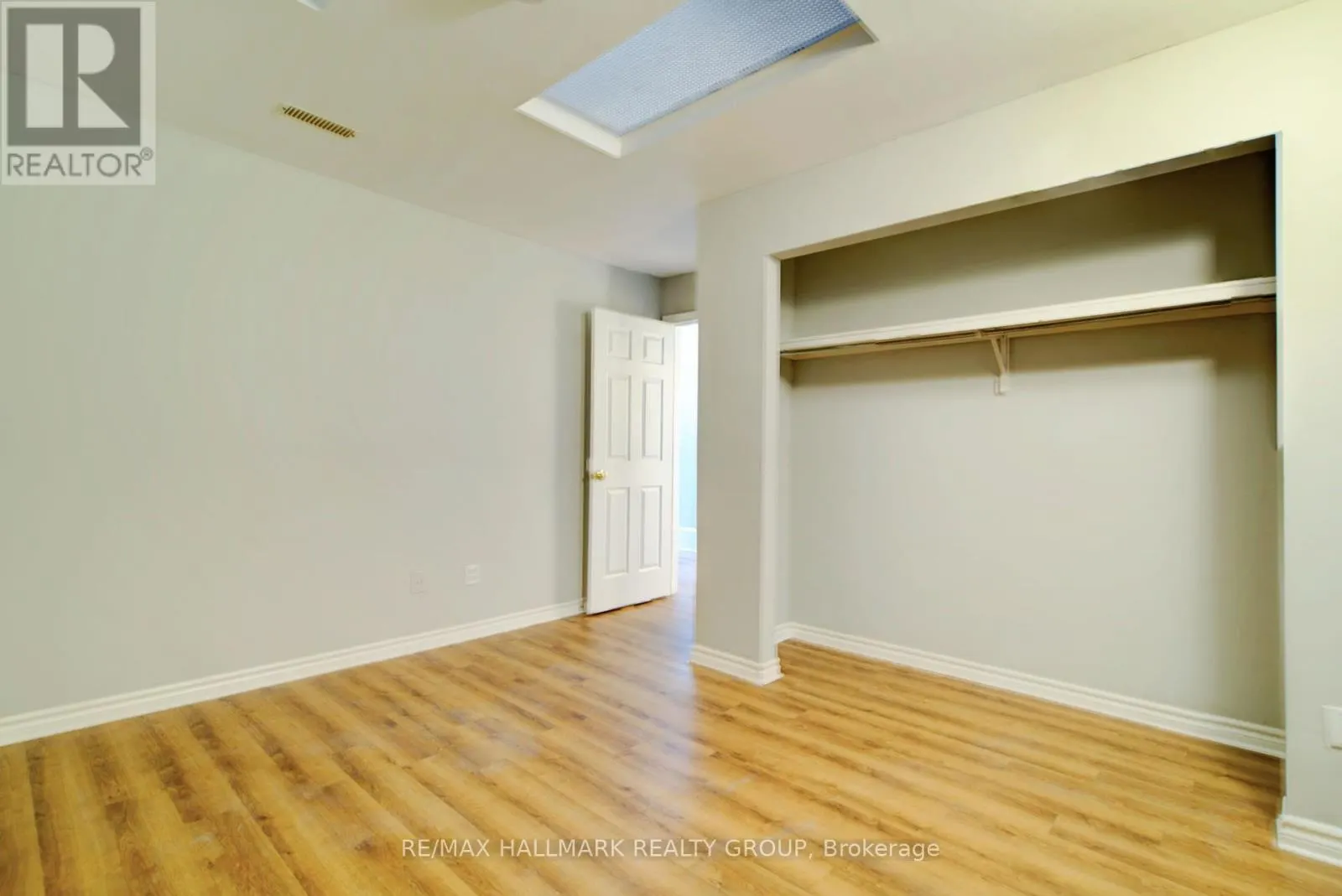 192 KING STREET W