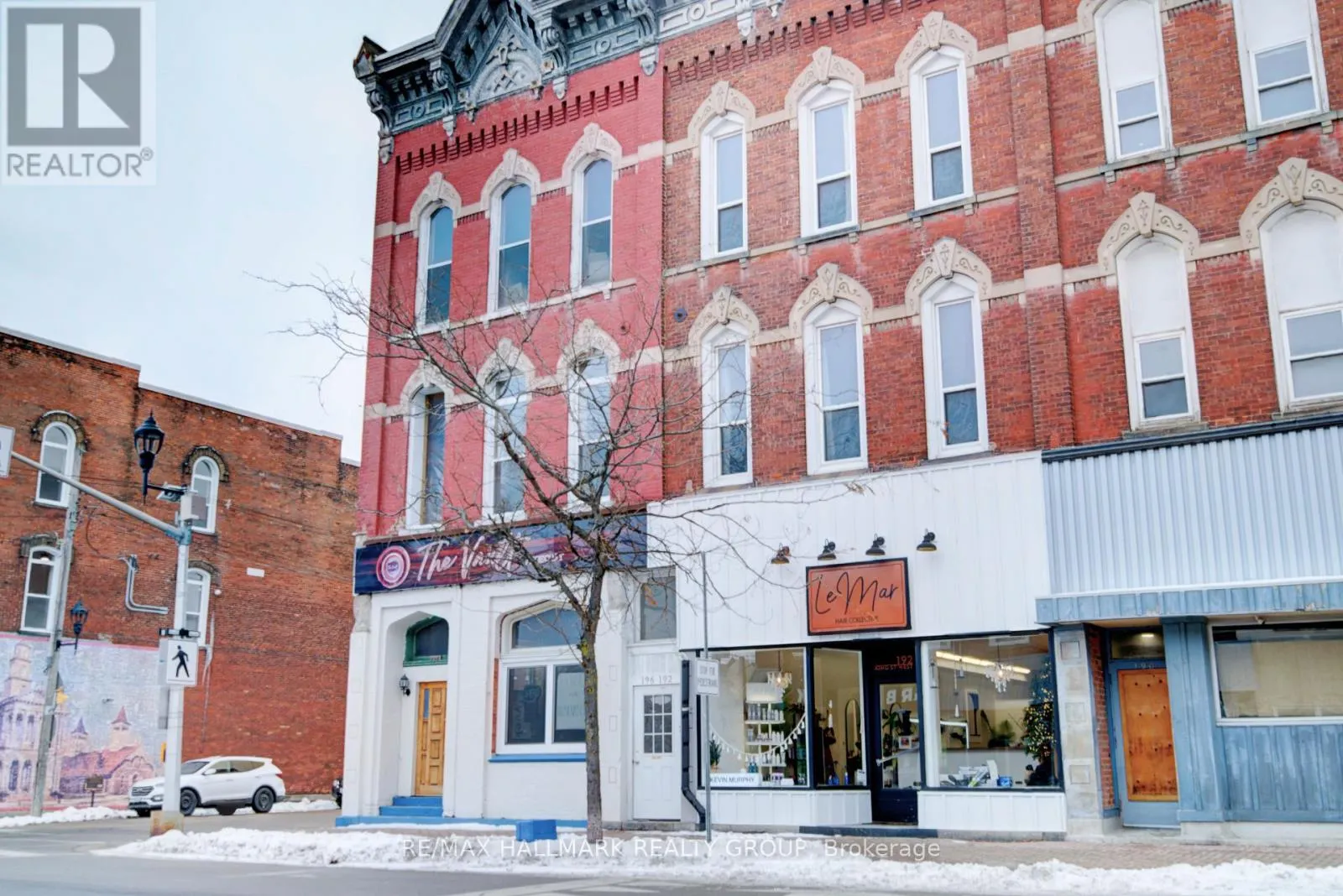 192 KING STREET W