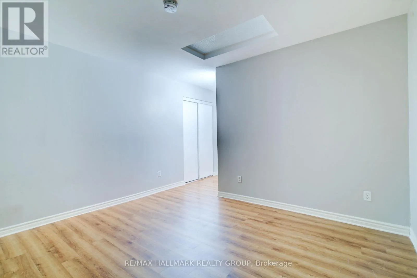192 KING STREET W