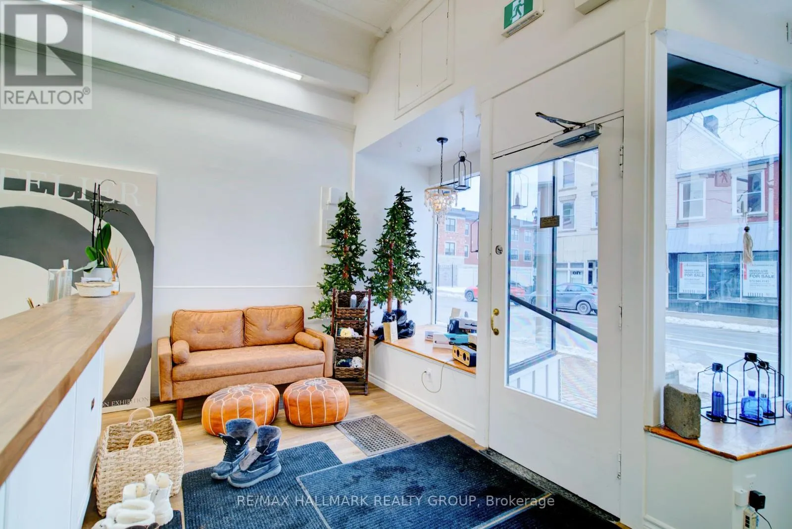 192 KING STREET W