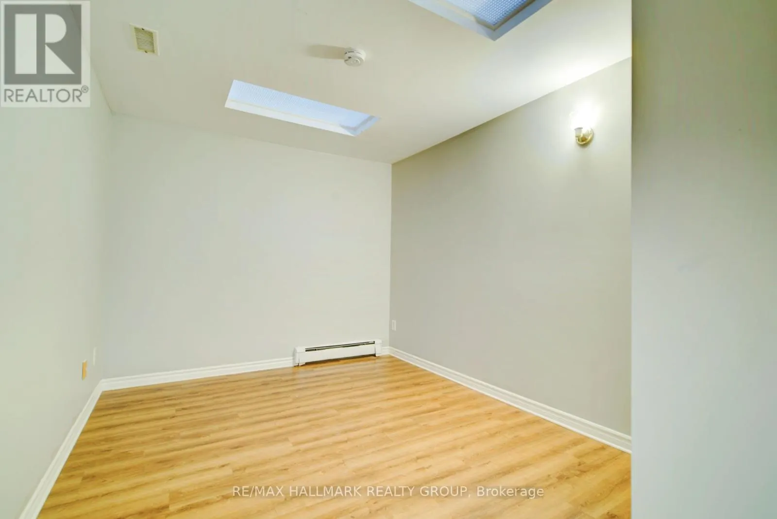 192 KING STREET W