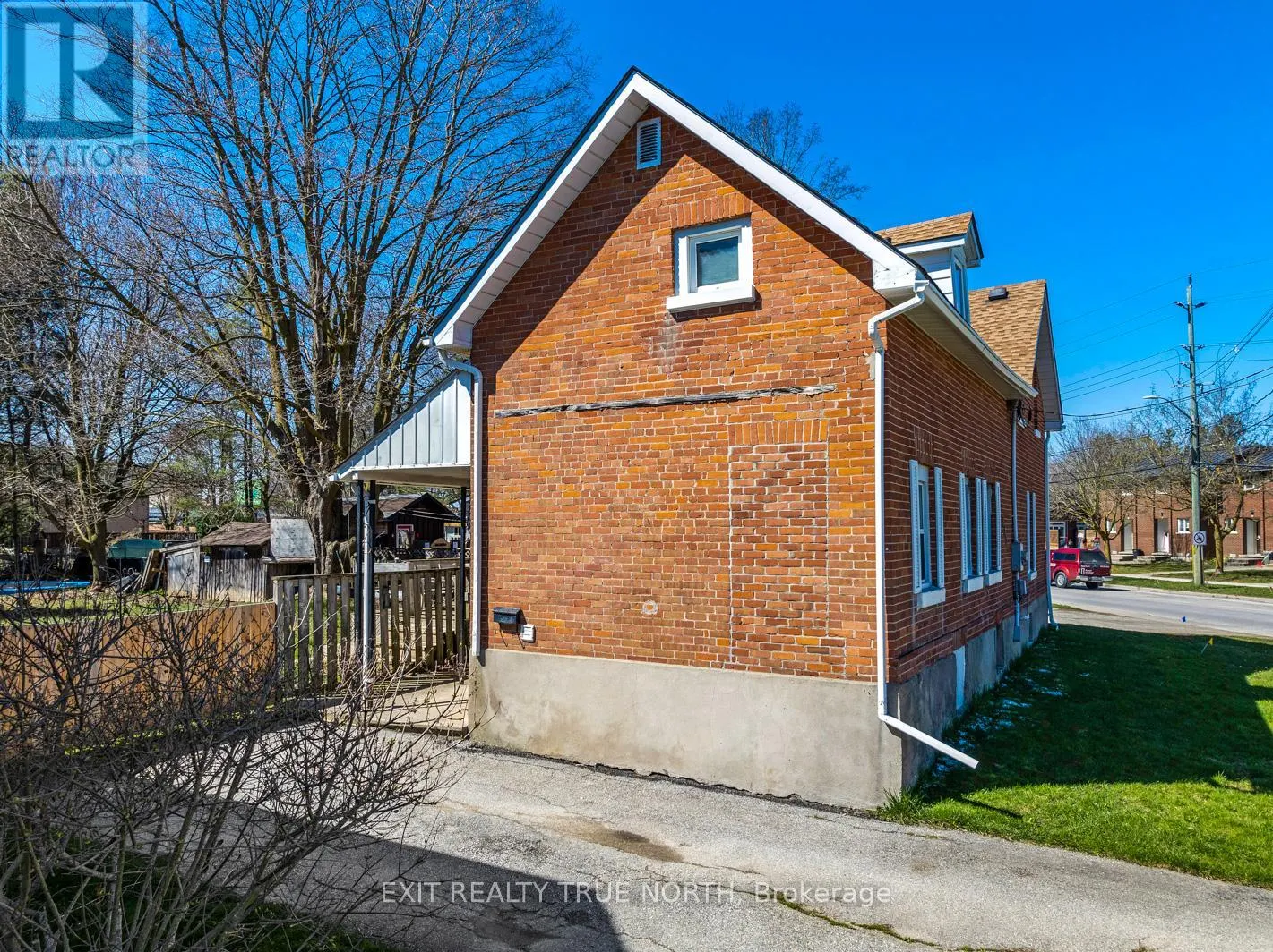 835 11TH STREET W