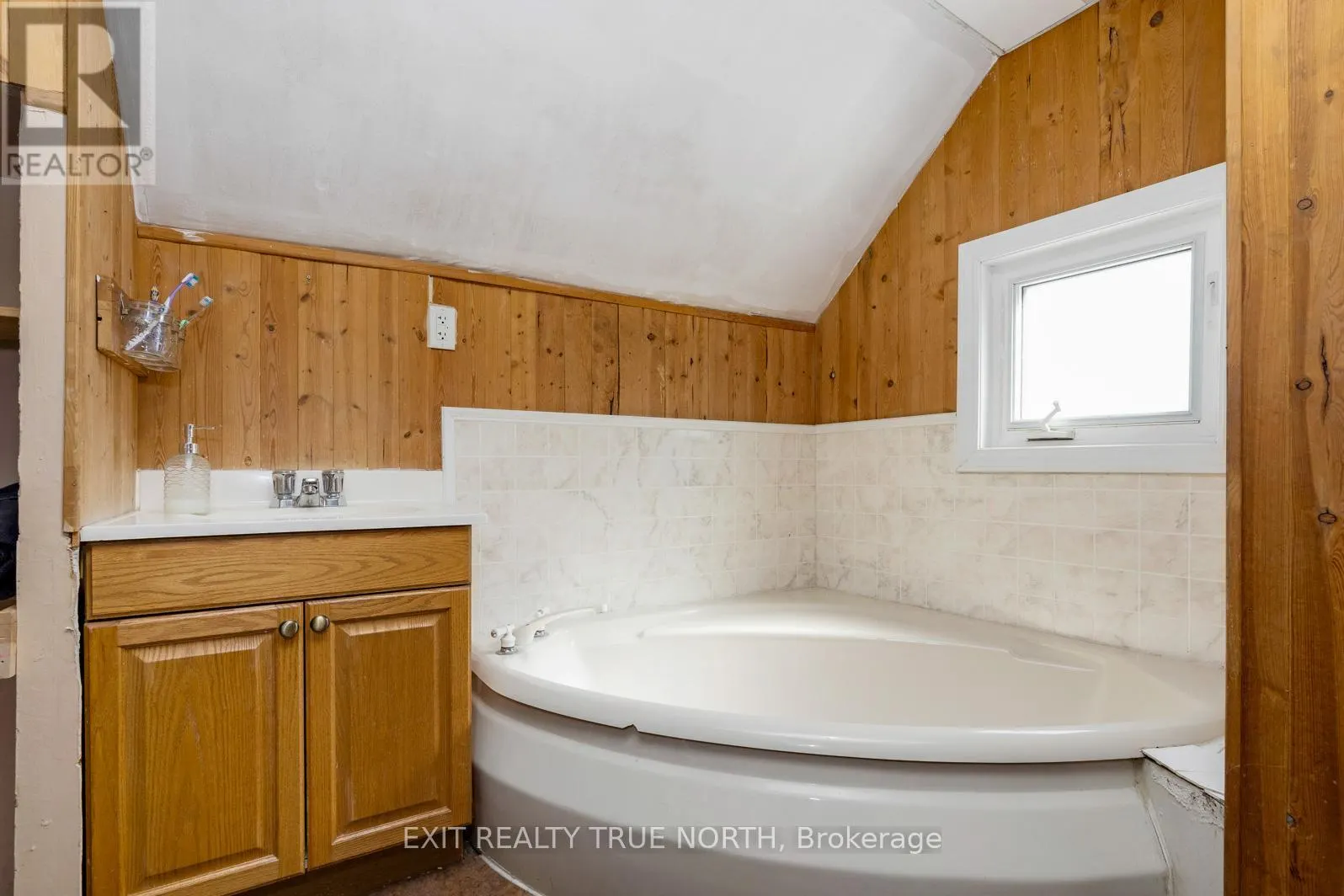 835 11TH STREET W