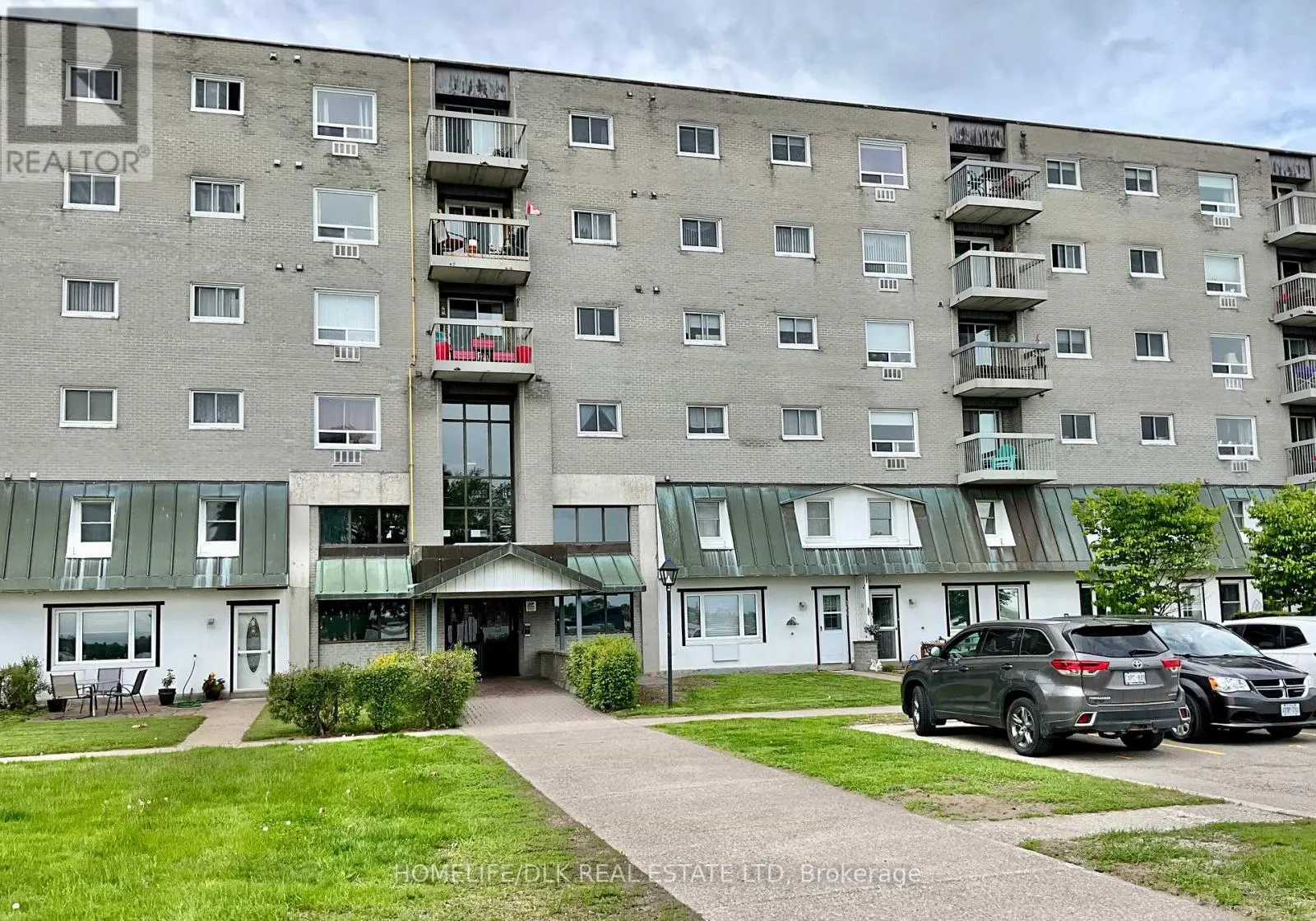 109 - 235 WATER STREET W