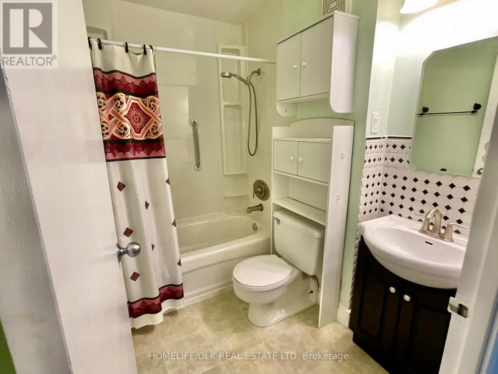 109 - 235 WATER STREET W