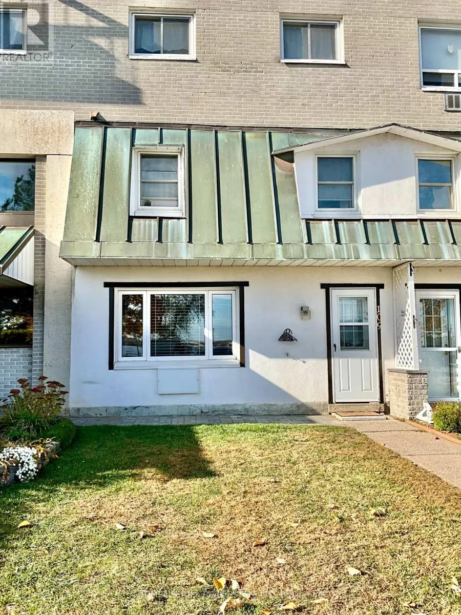 109 - 235 WATER STREET W