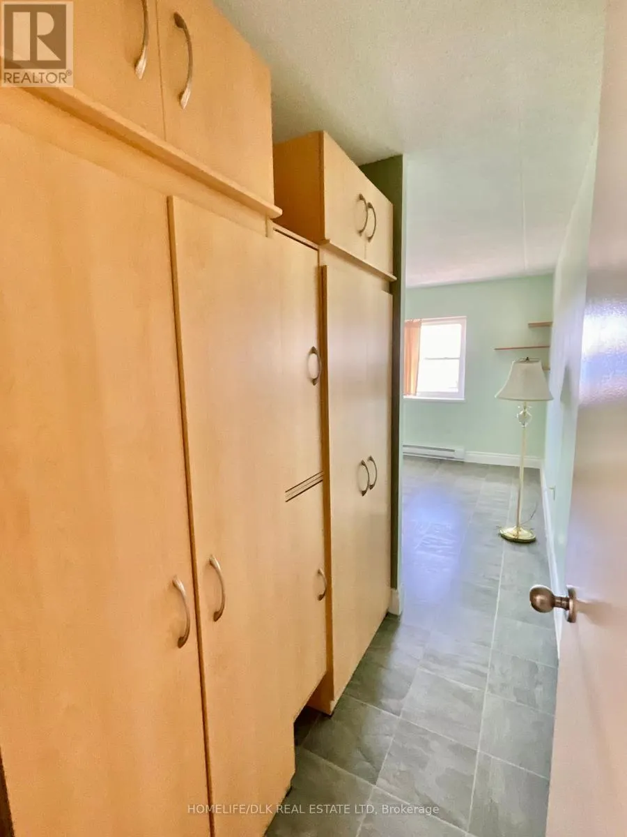 109 - 235 WATER STREET W