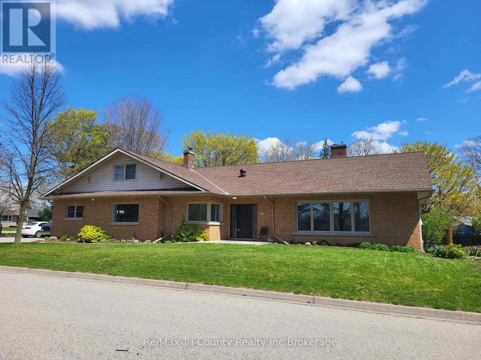 16 DELEVAN CRESCENT