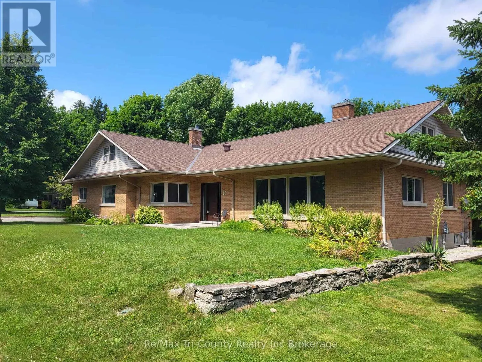 16 DELEVAN CRESCENT