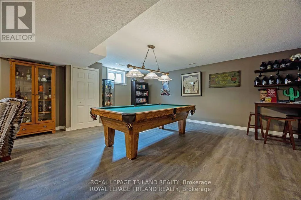 1 - 410 BURWELL ROAD, #1