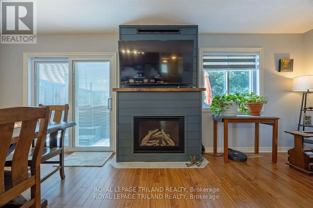 1 - 410 BURWELL ROAD, #1