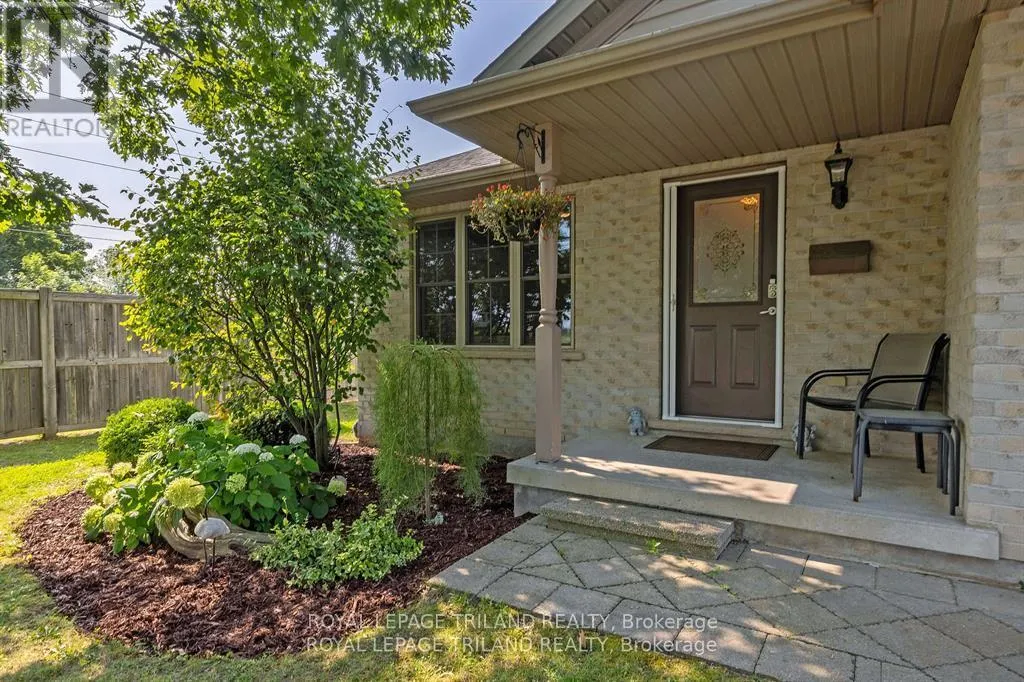 1 - 410 BURWELL ROAD, #1