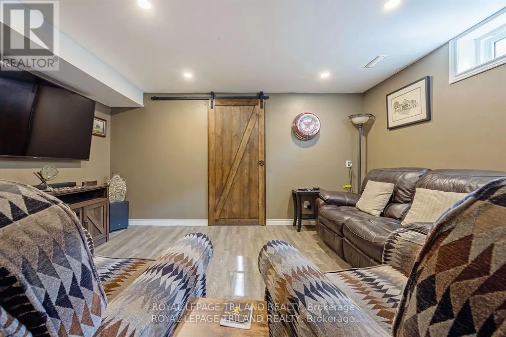1 - 410 BURWELL ROAD, #1