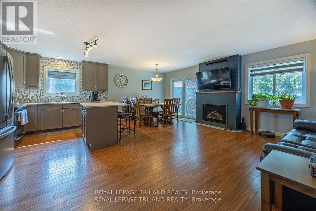 1 - 410 BURWELL ROAD, #1