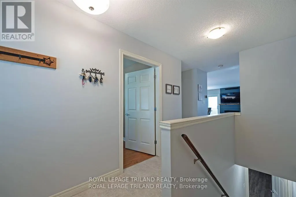 1 - 410 BURWELL ROAD, #1