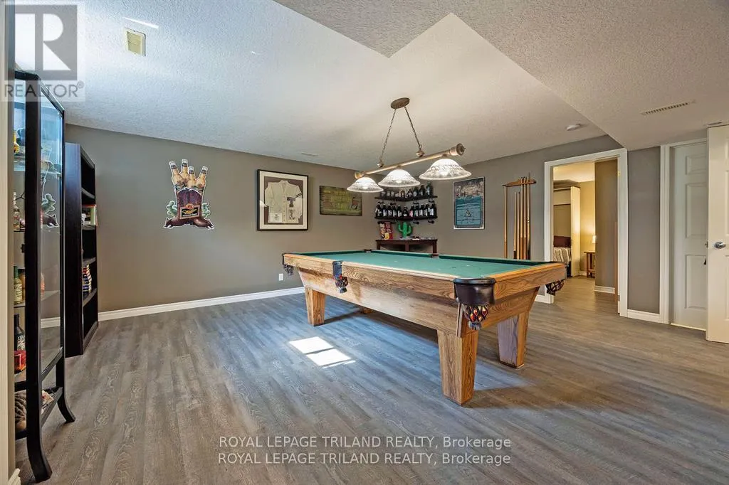 1 - 410 BURWELL ROAD, #1