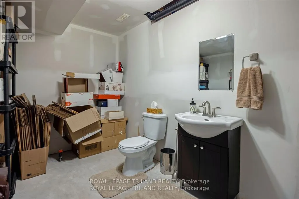 1 - 410 BURWELL ROAD, #1