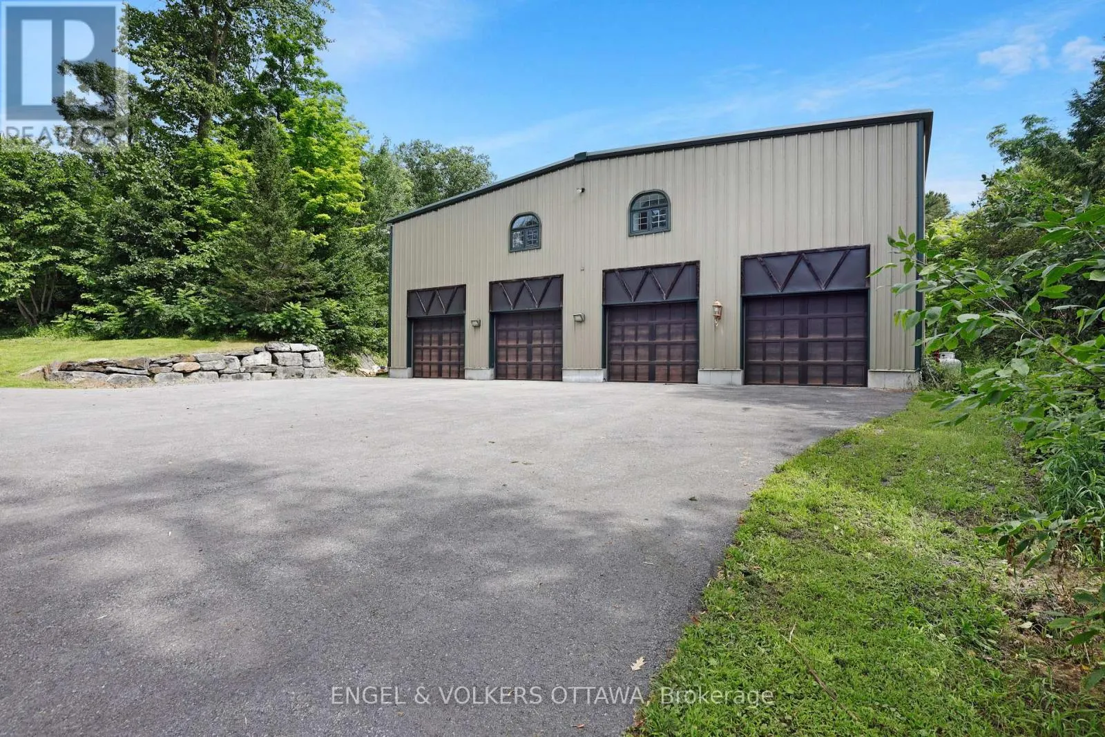 2892 PRESQUILE ROAD