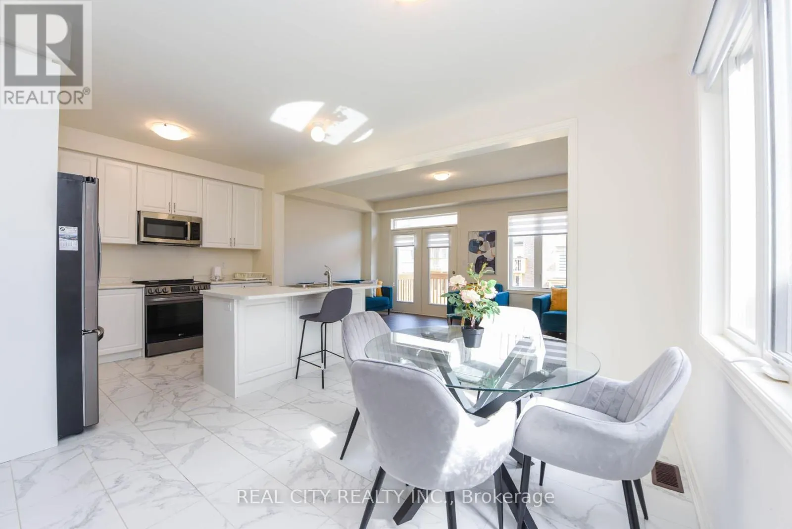 38 SILVER MEADOW GARDENS