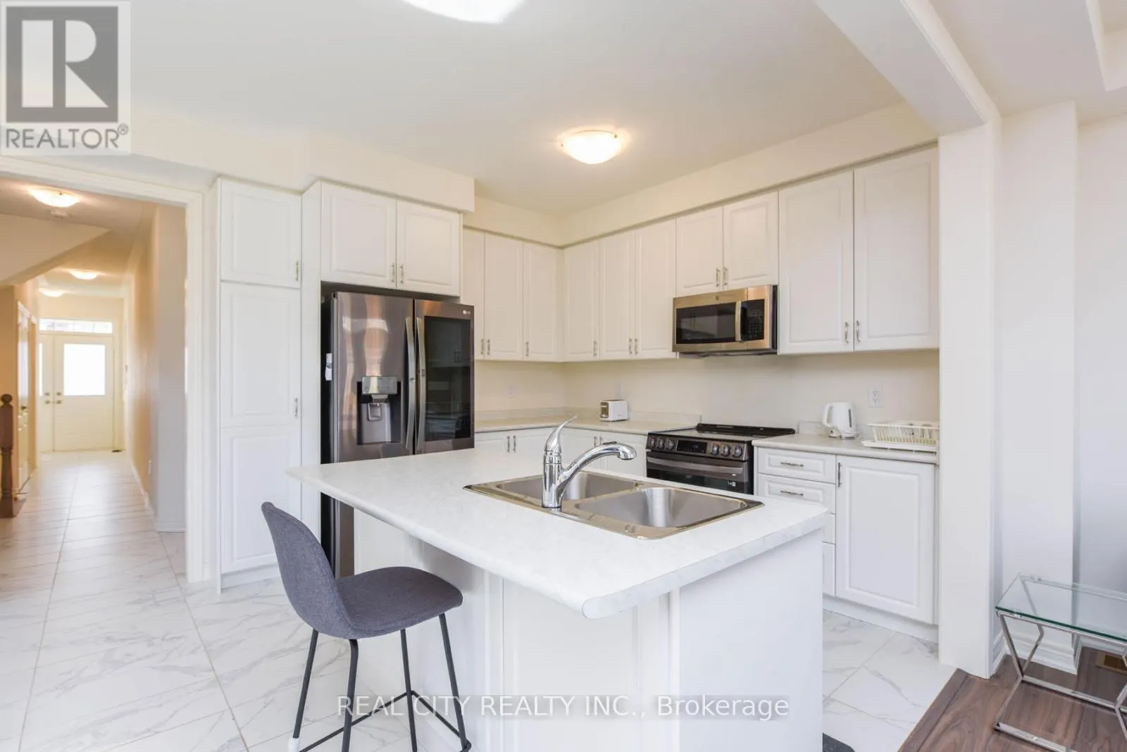 38 SILVER MEADOW GARDENS