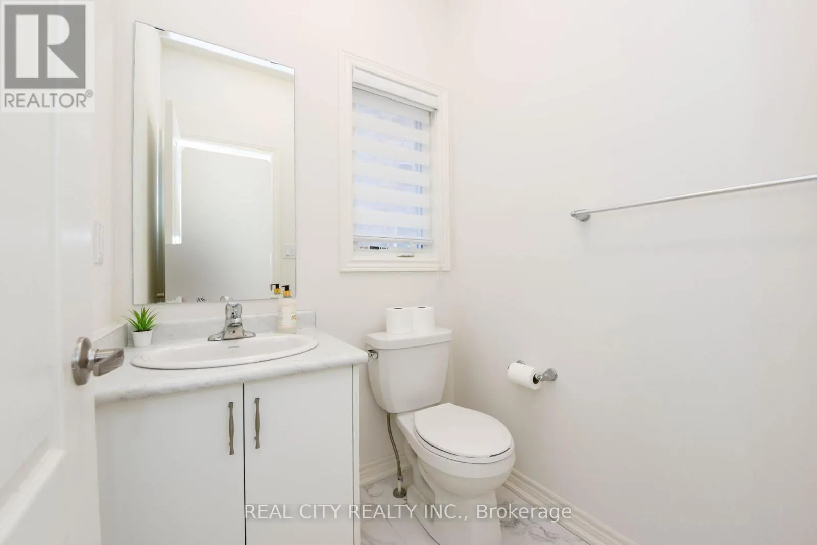 38 SILVER MEADOW GARDENS