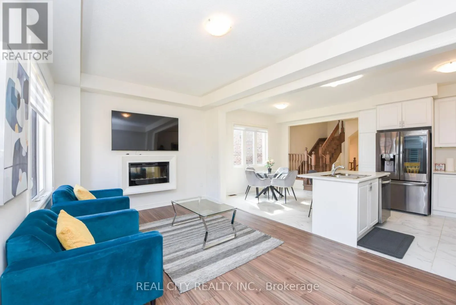 38 SILVER MEADOW GARDENS