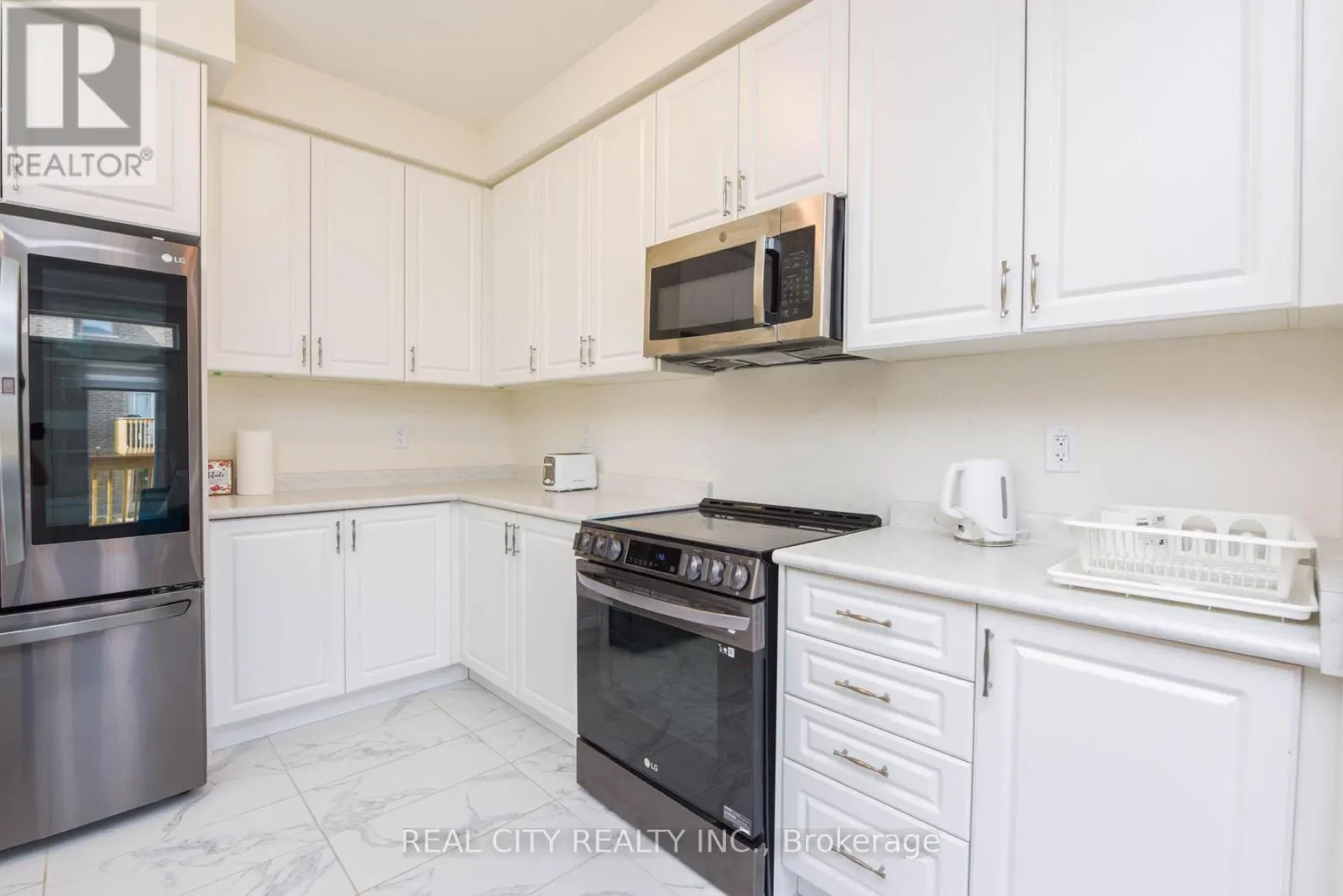 38 SILVER MEADOW GARDENS