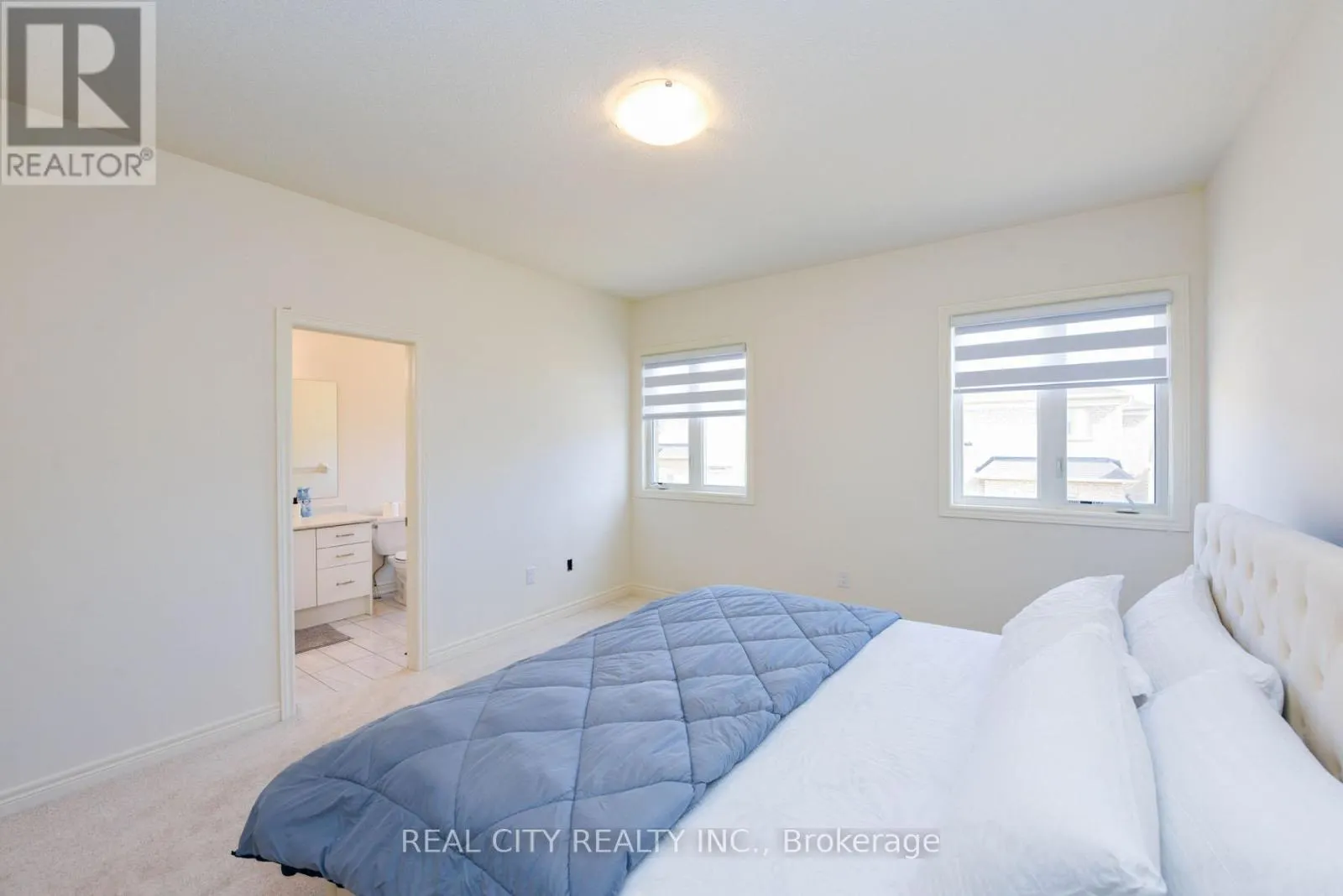 38 SILVER MEADOW GARDENS