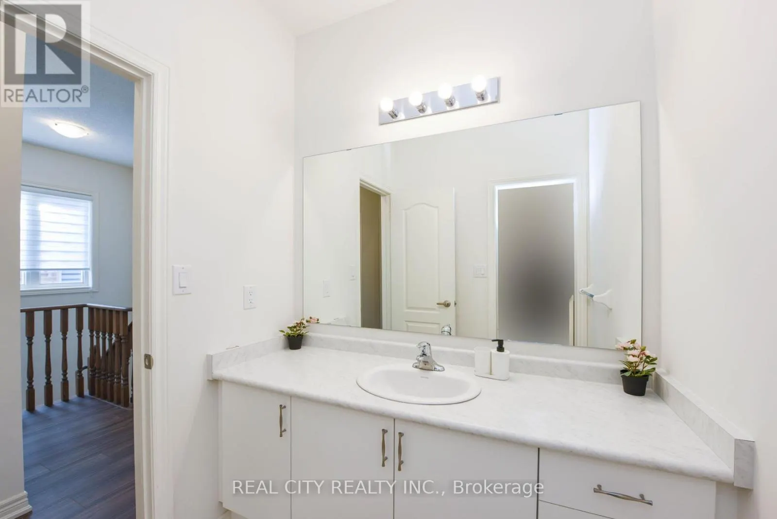 38 SILVER MEADOW GARDENS