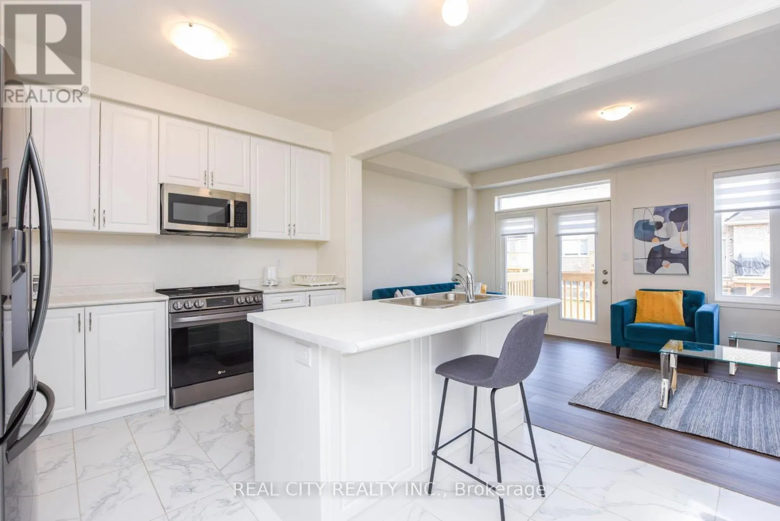 38 SILVER MEADOW GARDENS