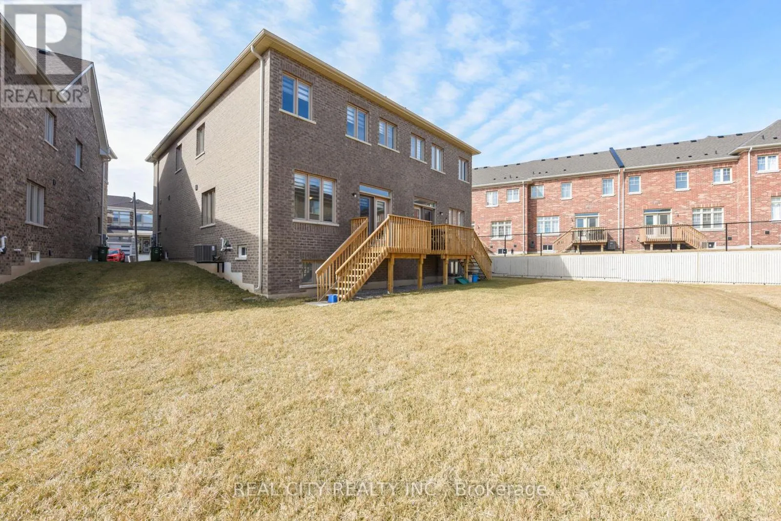 38 SILVER MEADOW GARDENS