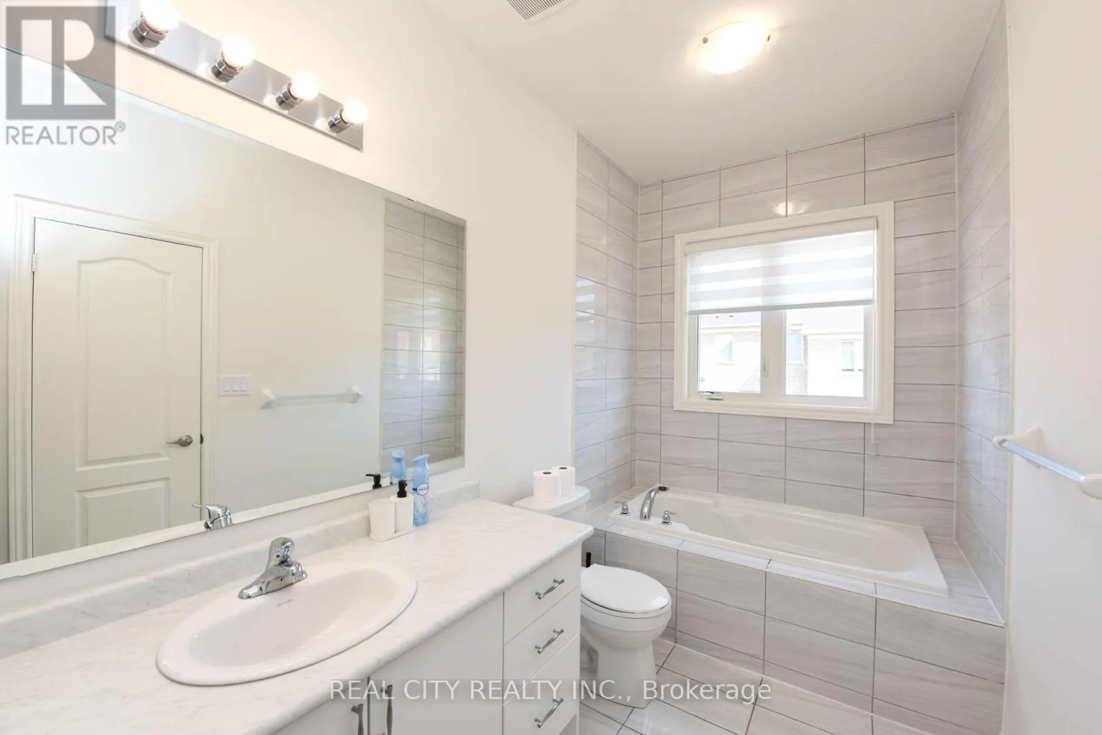38 SILVER MEADOW GARDENS