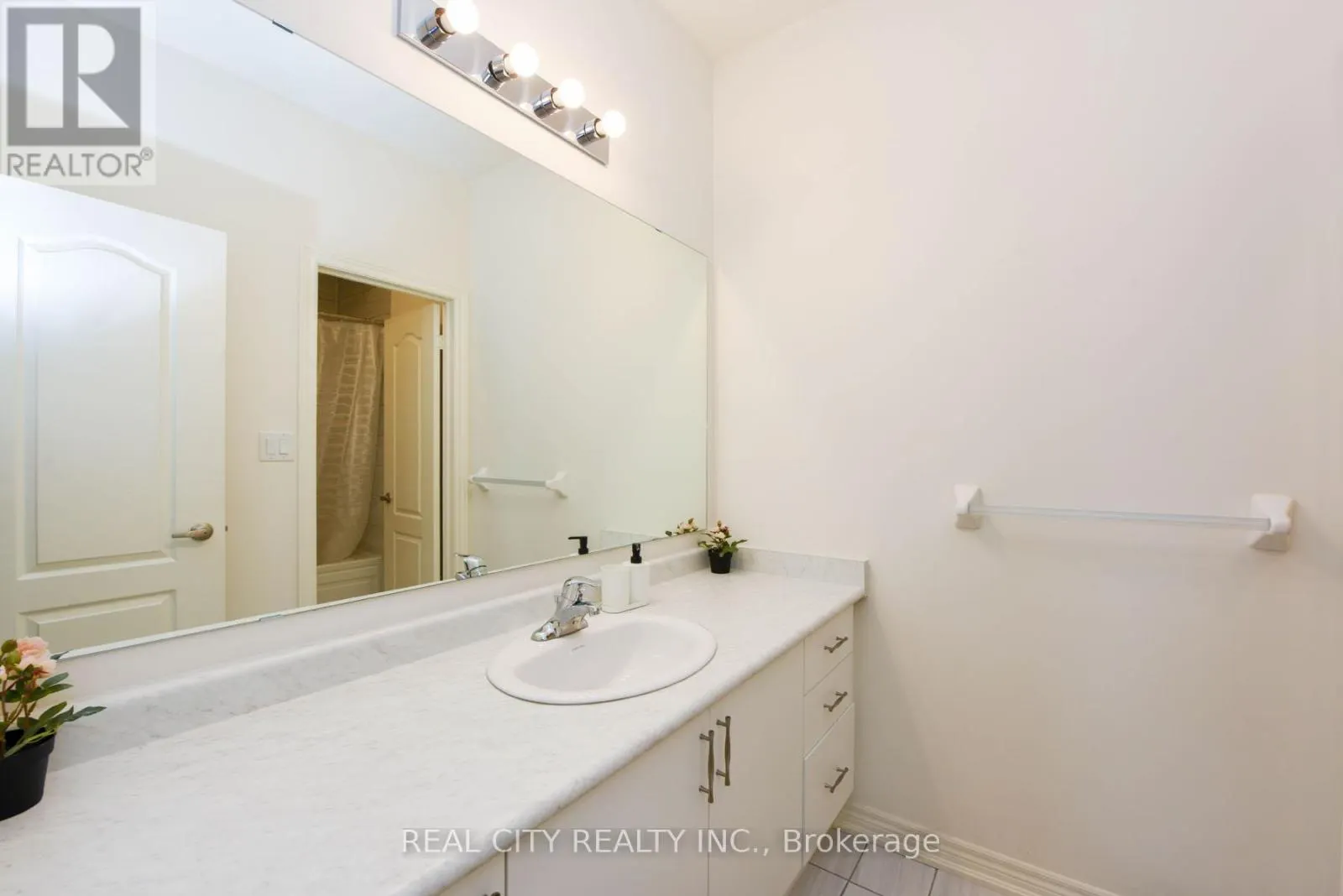 38 SILVER MEADOW GARDENS
