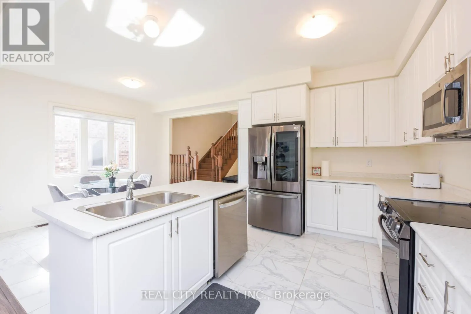 38 SILVER MEADOW GARDENS