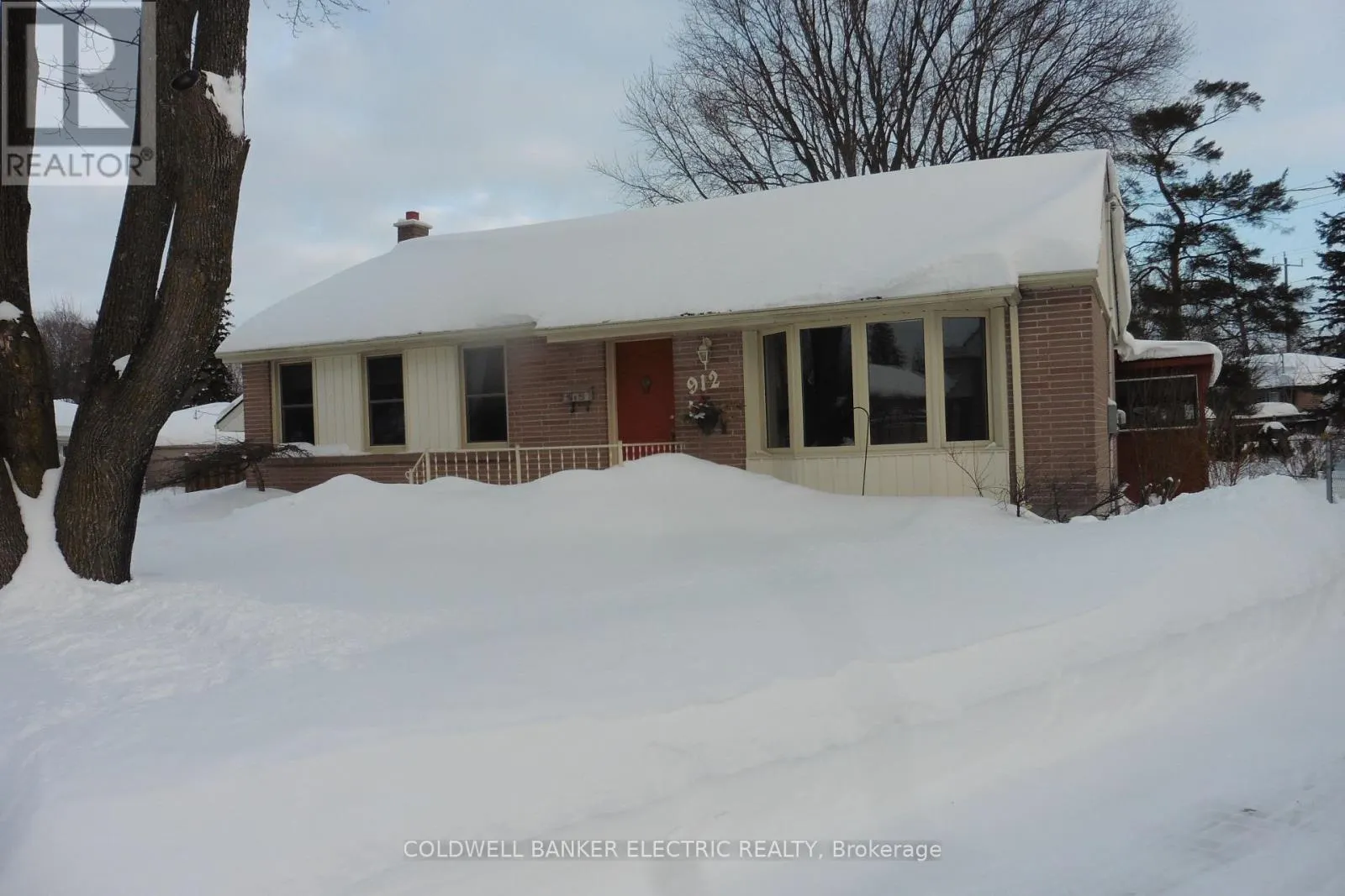 912 ELMDALE CRESCENT