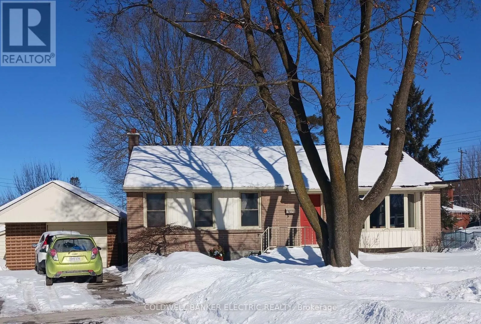912 ELMDALE CRESCENT