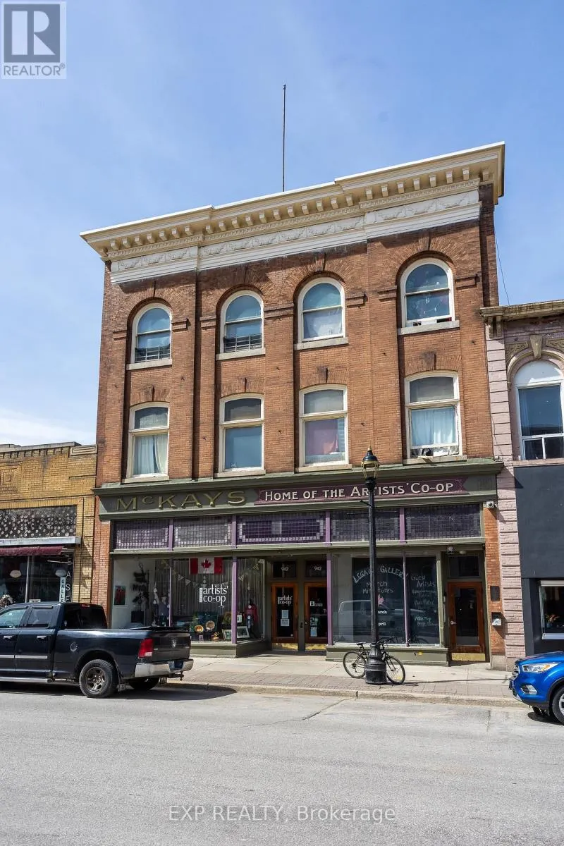 942-944 2ND AVENUE E